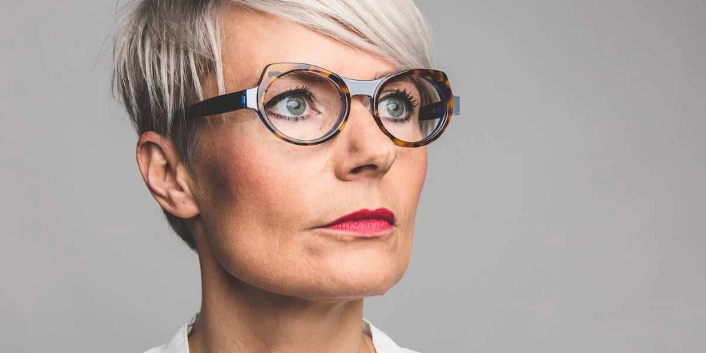 how to choose the right color for your glasses