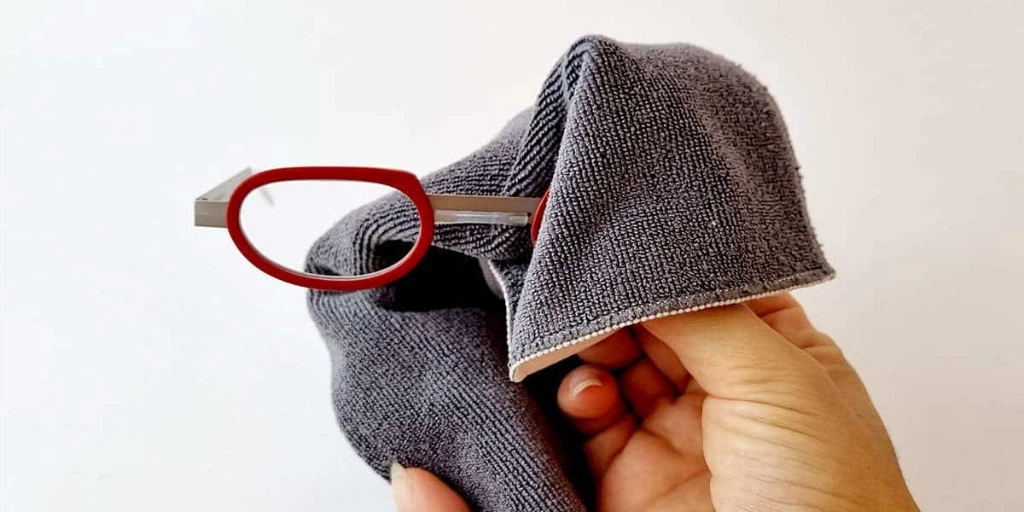 how to clean reading glasses and sunglasses